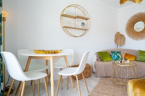 living room, lunchroom (3)