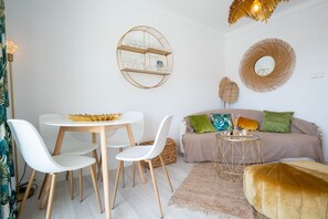 living room, lunchroom (2)