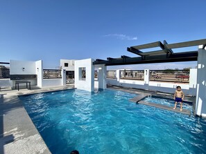 2nd swimming pool with Jacuzzis