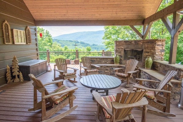 Welcome to Buena Vista in West Jefferson NC with an outdoor fireplace, dining and seating!