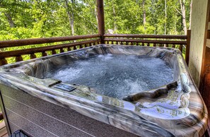 Secluded hot-tub 