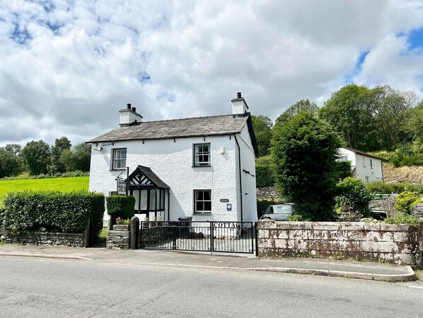 Beckside Cottage Coniston external front