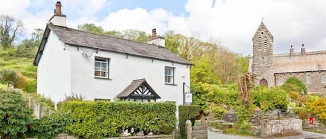 Beckside Cottage Coniston front