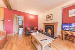 1 Dixon Ground sitting room