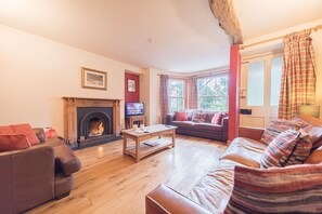 1 Dixon Ground sitting room