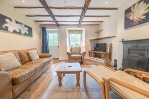 2 dixon ground sitting room