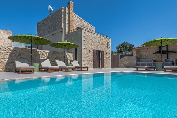  Dim Luxury Villa