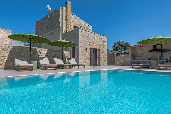 Dim Luxury Villa