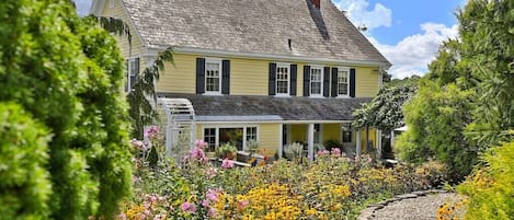 Warm Brook Farm & Award Winning Gardens