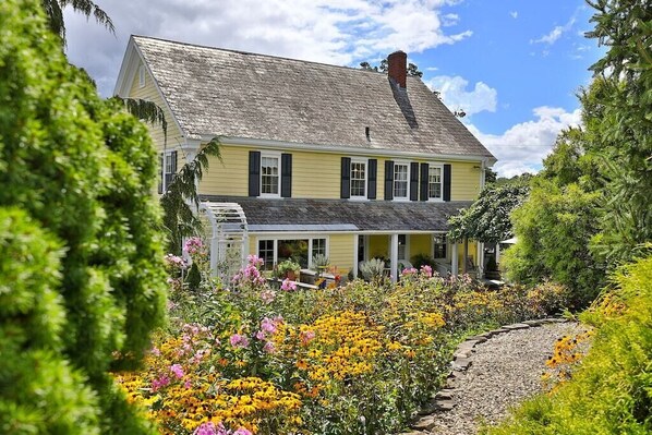 Warm Brook Farm & Award Winning Gardens 