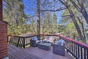 Private Deck | Outdoor Seating