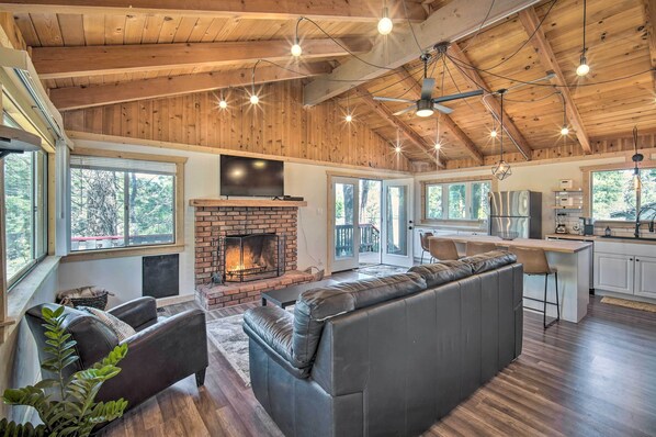 Lake Arrowhead Vacation Rental | 2BR | 1BA | Steps to Enter | 867 Sq Ft