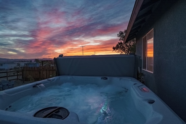 Outdoor spa tub