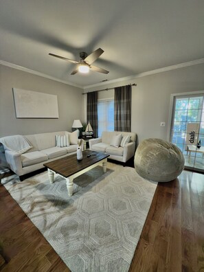 Kitchen/Living/Dining area perfect for entertaining.