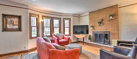 Minneapolis Vacation Rental | 5BR | 2.5BA | 1,675 Sq Ft | Steps Required