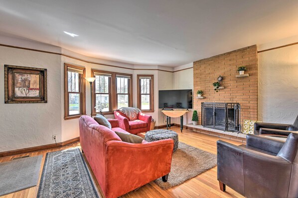 Minneapolis Vacation Rental | 5BR | 2.5BA | 1,675 Sq Ft | Steps Required