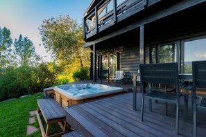 Hot tub and Deck