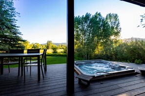 Hot tub, Deck w/ seating