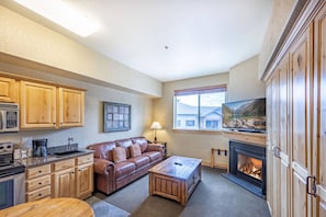 The warm and inviting living area features a comfortable leather sofa, gas fireplace, HDTV all within walking distance to the Canyons Village