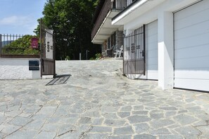 Entrance / Reception