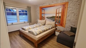 Schlafzimmer mit Doppelbett