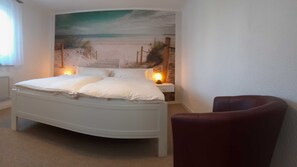 Schlafzimmer mit Doppelbett