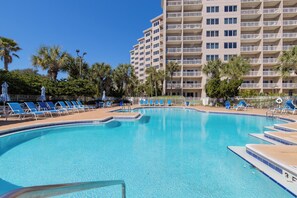 Summit Large Resort Pool in Topsl