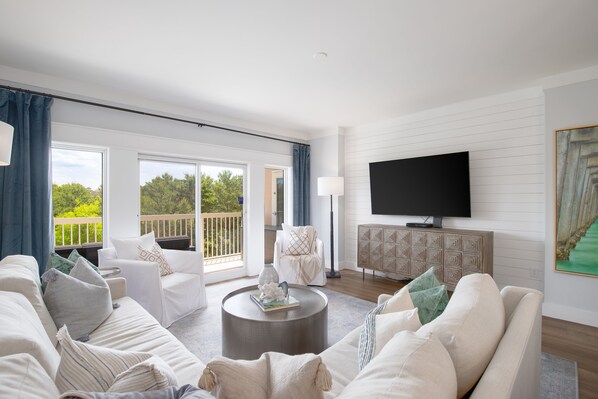 Living Area Fully Renovated - 65 inch smart TV