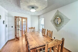 Dining Room | Dishware Provided