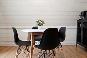 987880-107-single-family-home-18.lg