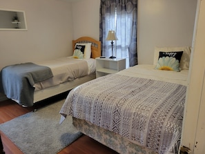 1 single and 1 double bed