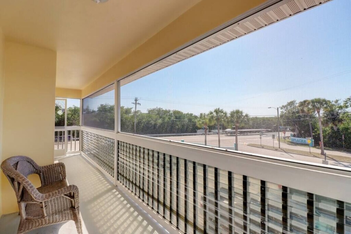 Perfectly Located Island Unit in Matlacha Isles