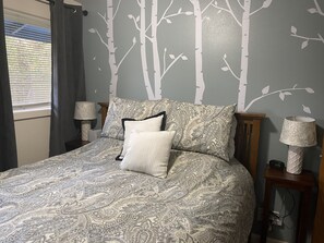 Bedroom with Queen Size Bed