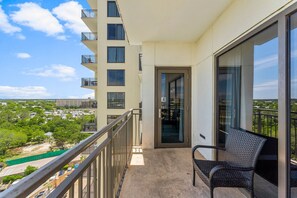 20-web-or-mls-15100 Front Beach Rd 1011-18