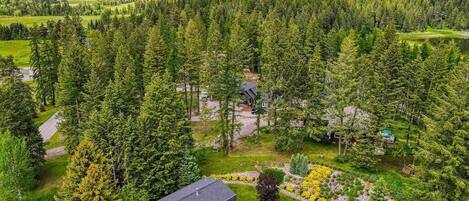 Wooded neighborhood with easy access to Glacier, Bigfork, Whitefish and more!