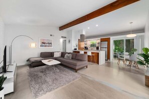 Welcome to the Orange Door: Clean Quiet Haven with Huge Yard, Fast Internet