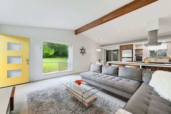 Welcome to the Yellow Door:Walk to SoCo from a Stylish, Sunny, Century Retreat