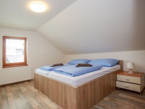 Meubles, Bâtiment, Fenêtre, Cabinetry, Confort, Bois, Design Intérieur, Cadre De Lit, Maison, Tiroir