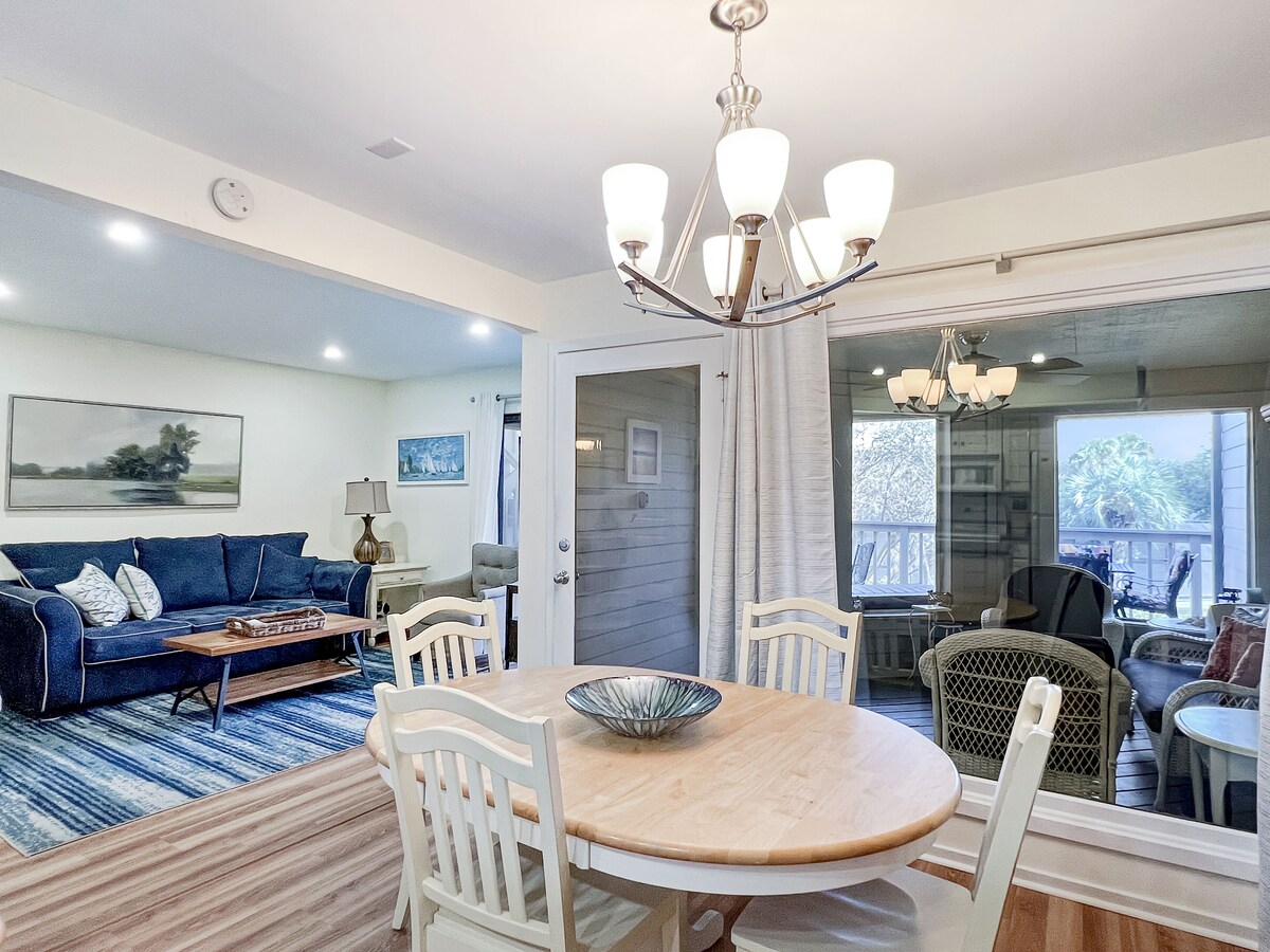Two Bedroom Courtside Villa – amenity cards included