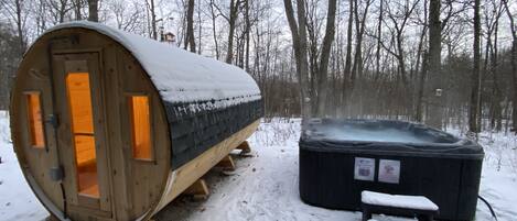 Outdoor spa tub