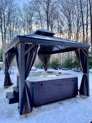 7-person hot tub
