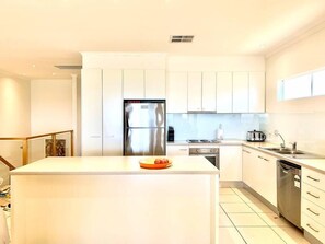 fully equipped large kitchen