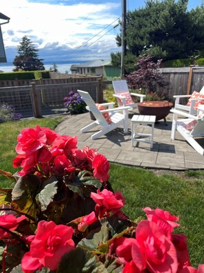 Shared common space with a view! You are welcome to enjoy chairs & the BBQ in our fenced yard.  Just give us a heads up so we can make sure our overly-friendly Golden Retrievers are inside as they will tell you they are love-deprived.... ;-)