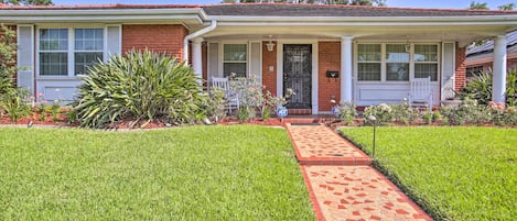 New Orleans Vacation Rental | 3BR | 2.5BA | 2,066 Sq Ft | 3 External Steps