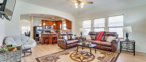 San Antonio Vacation Rental | 3BR | 2BA | 1,700 Sq Ft | 1 Small Step to Enter