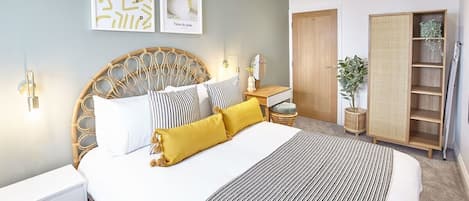 Sandcastles Apartment, Whitby - Host & Stay