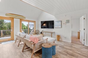 SH24: Aloha on the Atlantic | Living Area