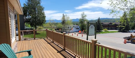 Huge deck w High Peaks Mountain view!