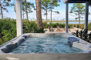 Hot Tub / whirlpool bath (Outdoor)