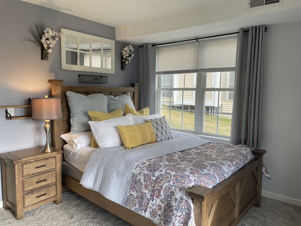 Master Bedroom (Queen Bed)